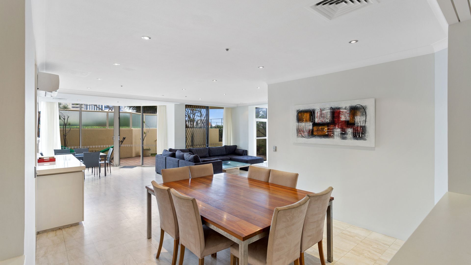 Large and Spacious 3 Bedroom Family Apartment - CoastHM — image 13