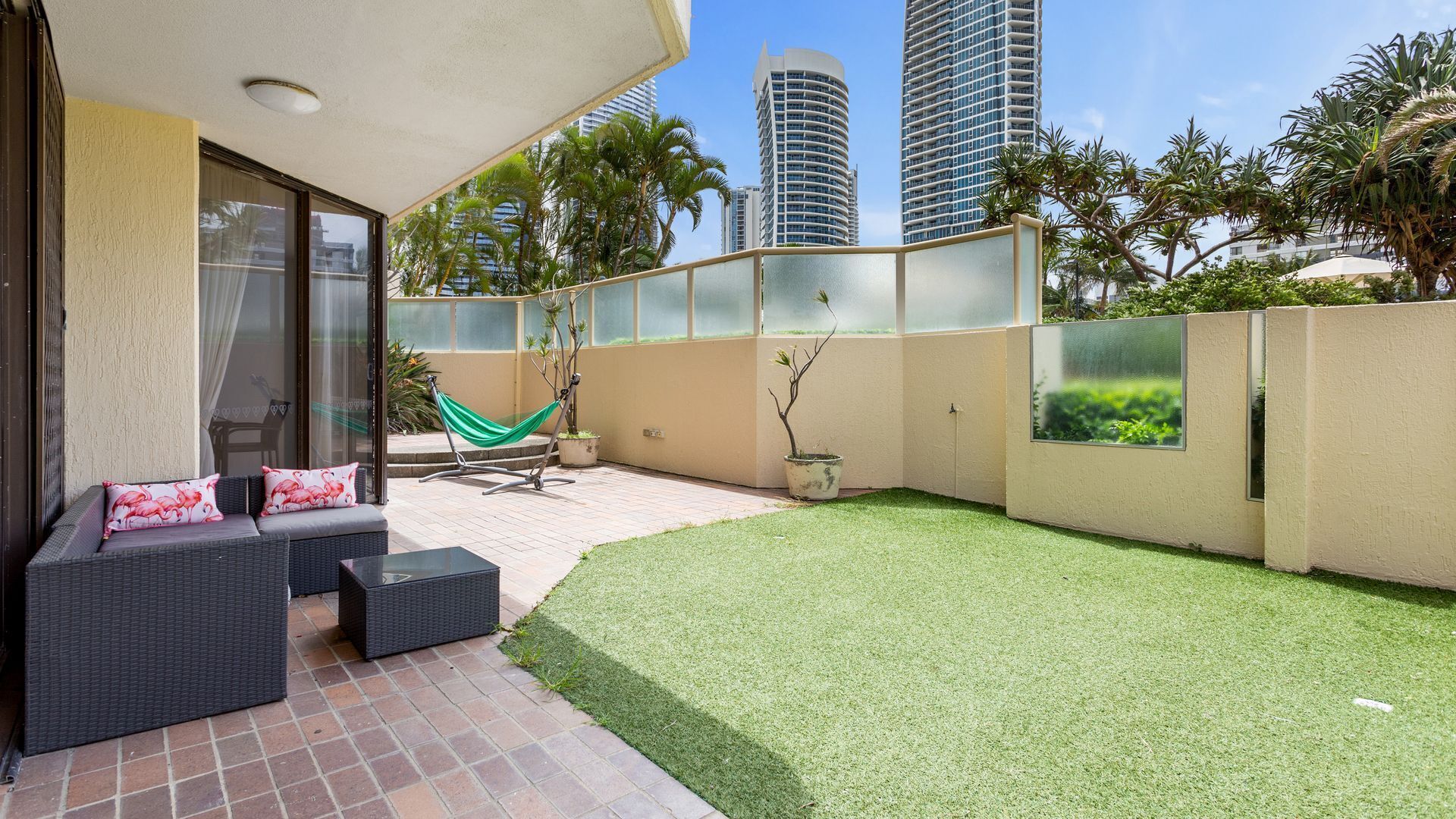 Large and Spacious 3 Bedroom Family Apartment - CoastHM — image 26