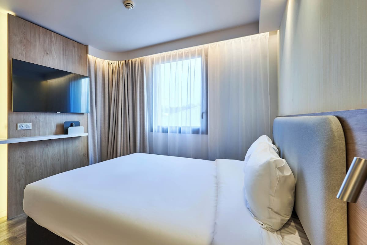 1 slaapkamer, luxe beddengoed, Select Comfort-bedden, een bureau