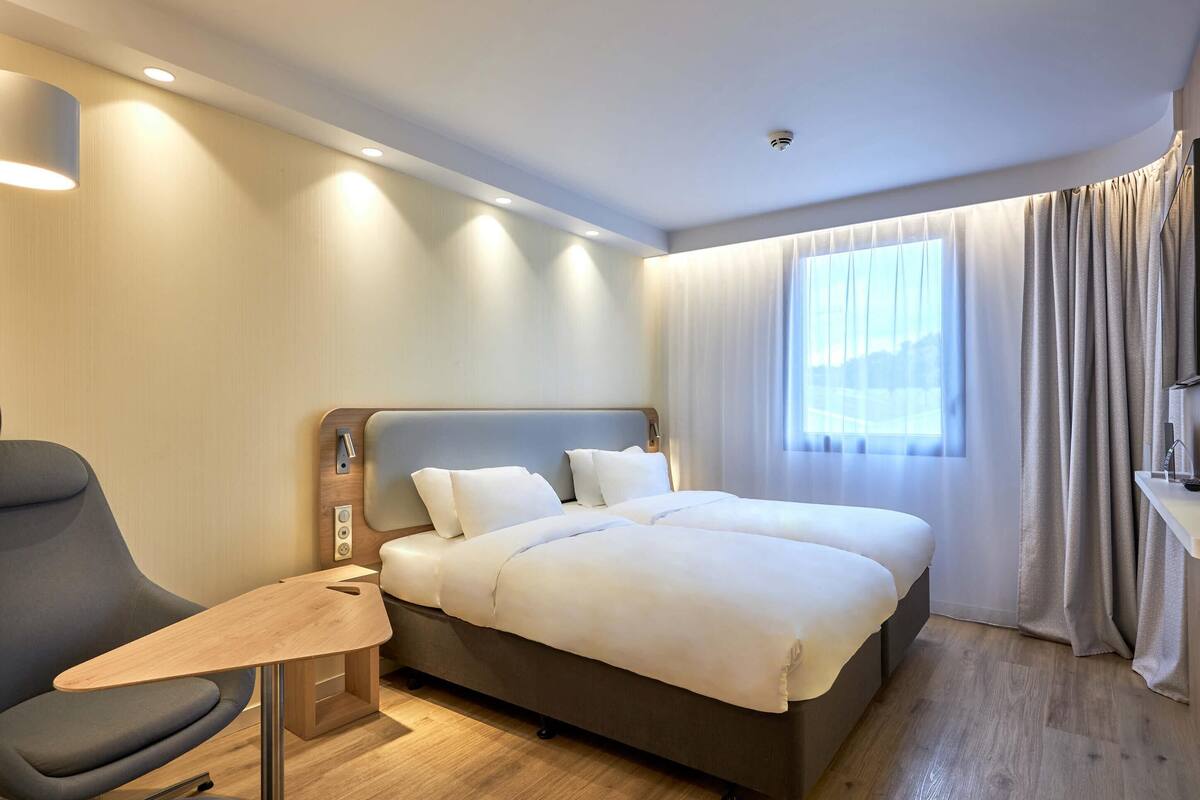 Twin Room | Premium bedding, Select Comfort beds, desk, laptop workspace