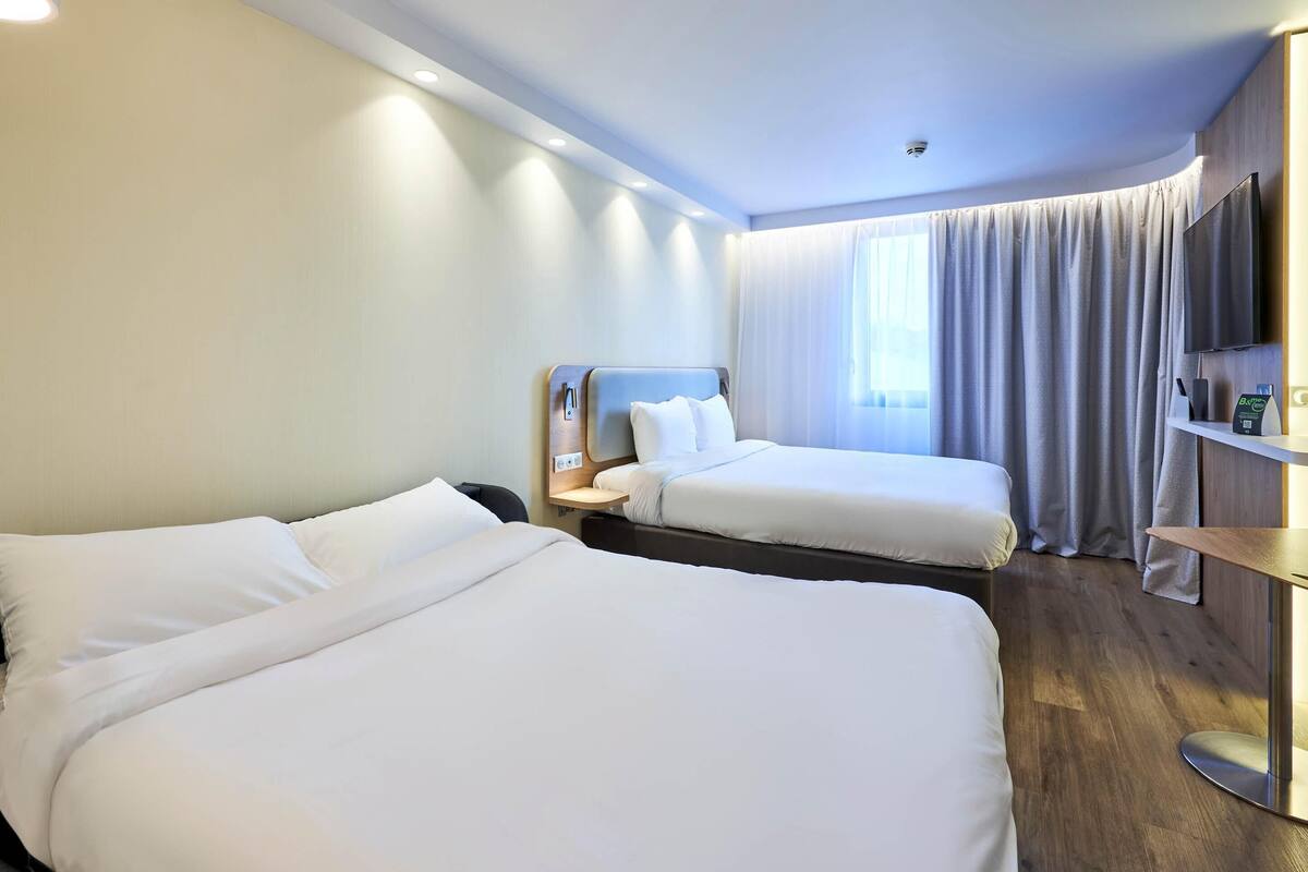 Family Room, 1 Queen Bed with Sofa bed | Premium bedding, Select Comfort beds, desk, laptop workspace