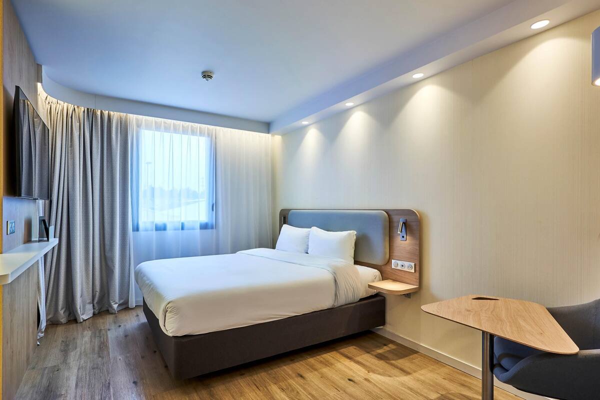 Double Room, Mobility Accessible | Premium bedding, Select Comfort beds, desk, laptop workspace