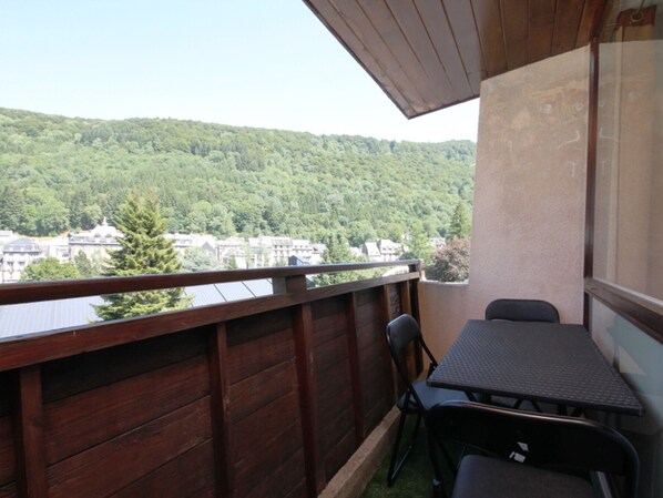 Outdoor dining - Cozy T3 in Mont-Dore, near Spa (Mont-Dore)