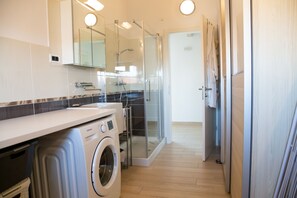 Casa | Cozinha privada | Geladeira, micro-ondas, fogão, cooktop