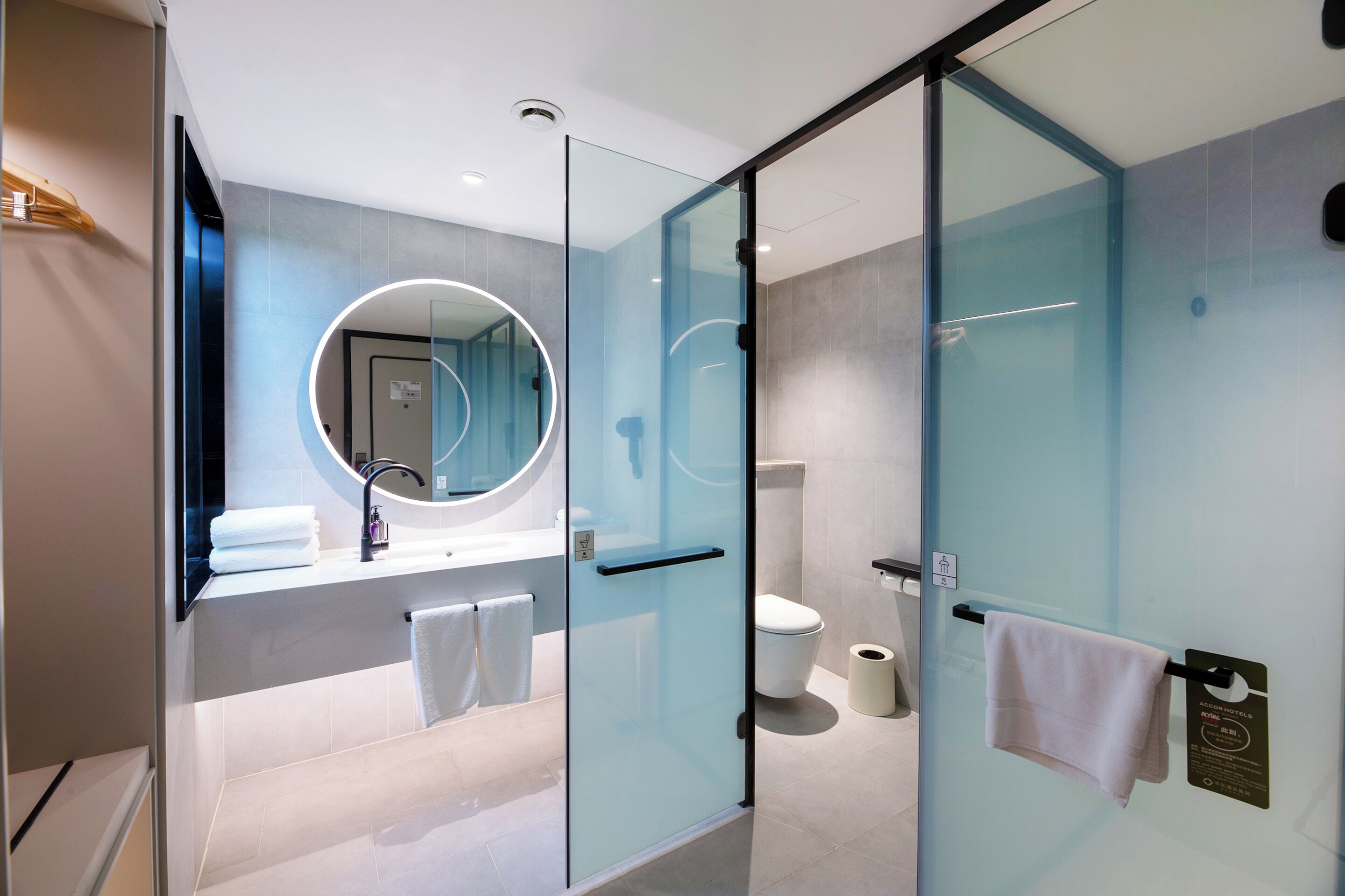 Standard Room, 1 Queen Bed | Bathroom | Shower, rainfall showerhead, hair dryer, towels