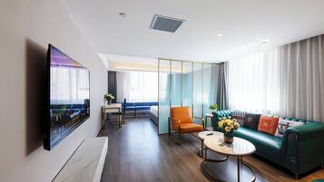 Privilege, Suite, 1 kingsize bed | Een minibar, een kluis op de kamer, een bureau, gratis wifi