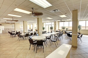 Dining - 🌊View~FREE BeachService~Steps2Beach~Heated Pool~1BR Islander Beach Resort 305🌅 (Fort Walton Beach)