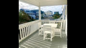 House, 4 Bedrooms | Outdoor dining