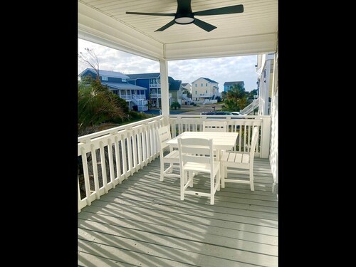 Dream Weaver 4 Bedroom Home by RedAwning