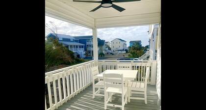 Dream Weaver 4 Bedroom Home by RedAwning