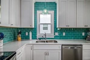 Maison, 4 chambres | Cuisine privée | Réfrigérateur, micro-ondes, four, lave-vaisselle