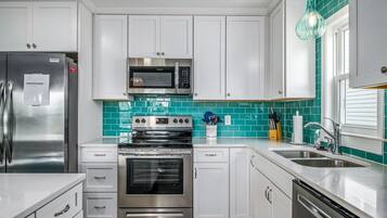 House, 4 Bedrooms | Private kitchen | Fridge, microwave, oven, dishwasher