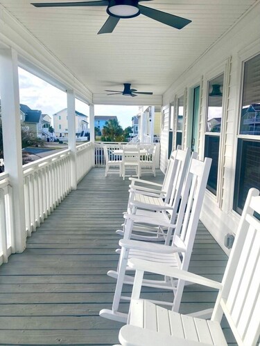 Dream Weaver 4 Bedroom Home by RedAwning