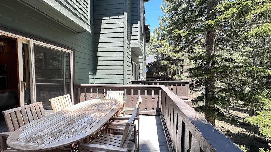 Timbers 6 Updated and Pet-Friendly, Private Jacuzzi, Private Garage by RedAwning
