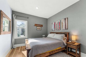 2 bedrooms, desk, WiFi, bed sheets - Victorian off Main St w/ Hot Tub & Fire Place! (Leadville)