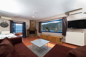 Fernseher, Kamin