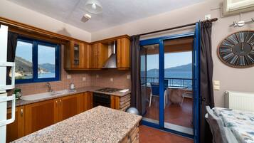 3 chambres, chambres insonorisées, fer et planche à repasser