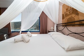 3 bedrooms, soundproofing, iron/ironing board, travel cot