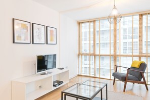 TV - Docklands 1 bed (Dublin 2)