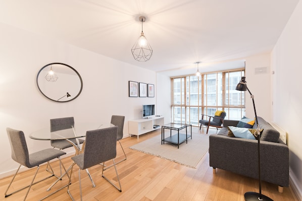 TV - Docklands 1 bed (Dublin 2)