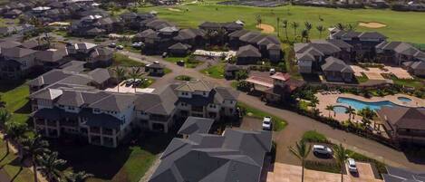 A residential area with houses, a golf course, and a swimming pool.