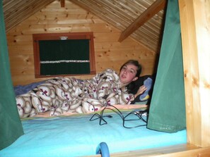 2 bedrooms, bed sheets