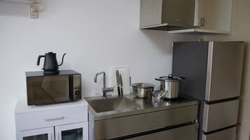 Fridge, microwave, stovetop, cookware/dishes/utensils