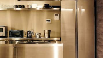 Fridge, microwave, stovetop, cookware/dishes/utensils