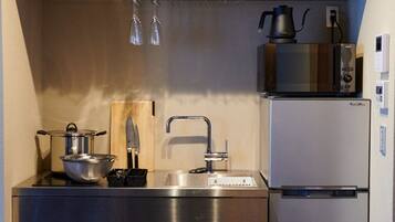 Fridge, microwave, stovetop, cookware/dishes/utensils