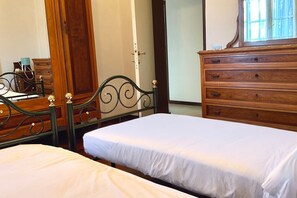 2 bedrooms, bed sheets - S228 - Sirolo, three-room apartment near the center (Sirolo)