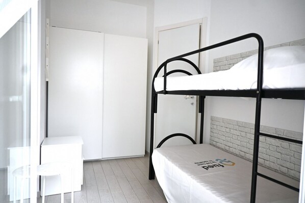 3 عدّة غرف نوم وملاءات أسرّة