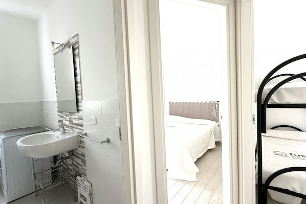 3 عدّة غرف نوم وملاءات أسرّة