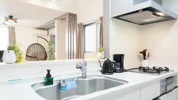 Fridge, microwave, stovetop, cookware/dishes/utensils