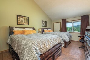 2 bedrooms, iron/ironing board, Internet, bed sheets