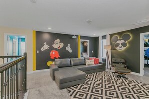 Our Upstairs Living Area, a Luxurious Entertainment Haven, Invites You to Unwind in Style. Equipped with Plush Seating,State-of-the-Art Entertainment Systems, and Stunning Views, It's the Perfect Retreat for Relaxation and Socializing with Loved One - Incredible 9BR! Private Pool+Theme Rooms+Game Room (Kissimmee)
