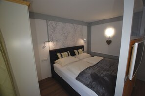 1 bedroom, in-room safe, free WiFi, bed sheets