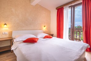 5 bedrooms, WiFi, bed sheets