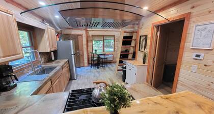 The "Bear Den" Betsie river waterfront Guest home.