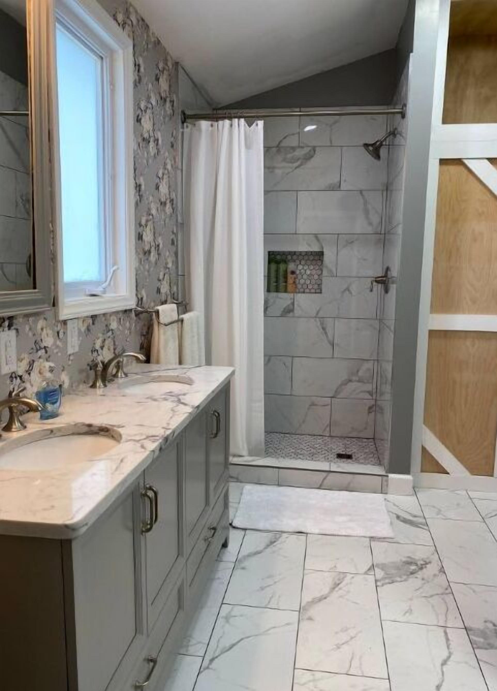 Combined shower/tub, hair dryer, towels, soap