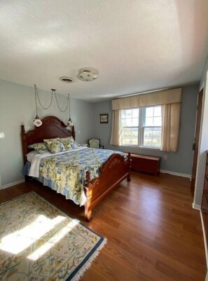 7 bedrooms, desk, iron/ironing board, free WiFi