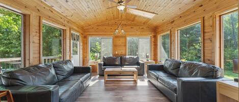 Smart TV, videojuegos, futbolito