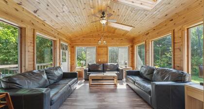 FIRST CLASS" BIG MOMMA"- 19 Person home with Arcade! Family fun!