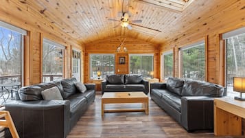 Smart TV, videojuegos y futbolito