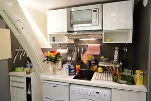 Fridge, microwave, coffee/tea maker, electric kettle