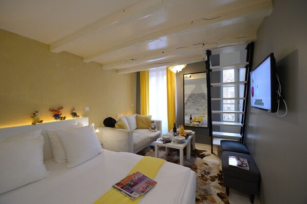 1 bedroom, in-room safe, iron/ironing board, free WiFi