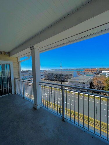 Americana Condos 10th street