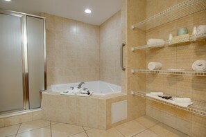 Family Condo | Bathroom | Combined shower/tub, jetted tub, free toiletries, hair dryer