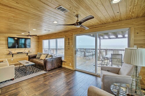 Bayfront Rockport with Private Fishing Pier