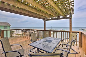 Outdoor dining - Bayfront Rockport with Private Fishing Pier (Rockport)