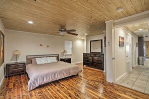 3 bedrooms, free WiFi, bed sheets - Bayfront Rockport with Private Fishing Pier (Rockport)